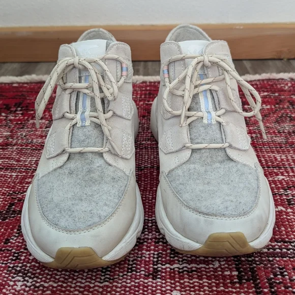 Sorel Women's Kinetic RNEGD Caribou Boot in the color Chalk/Canoe Size 8 - Picture 4 of 8